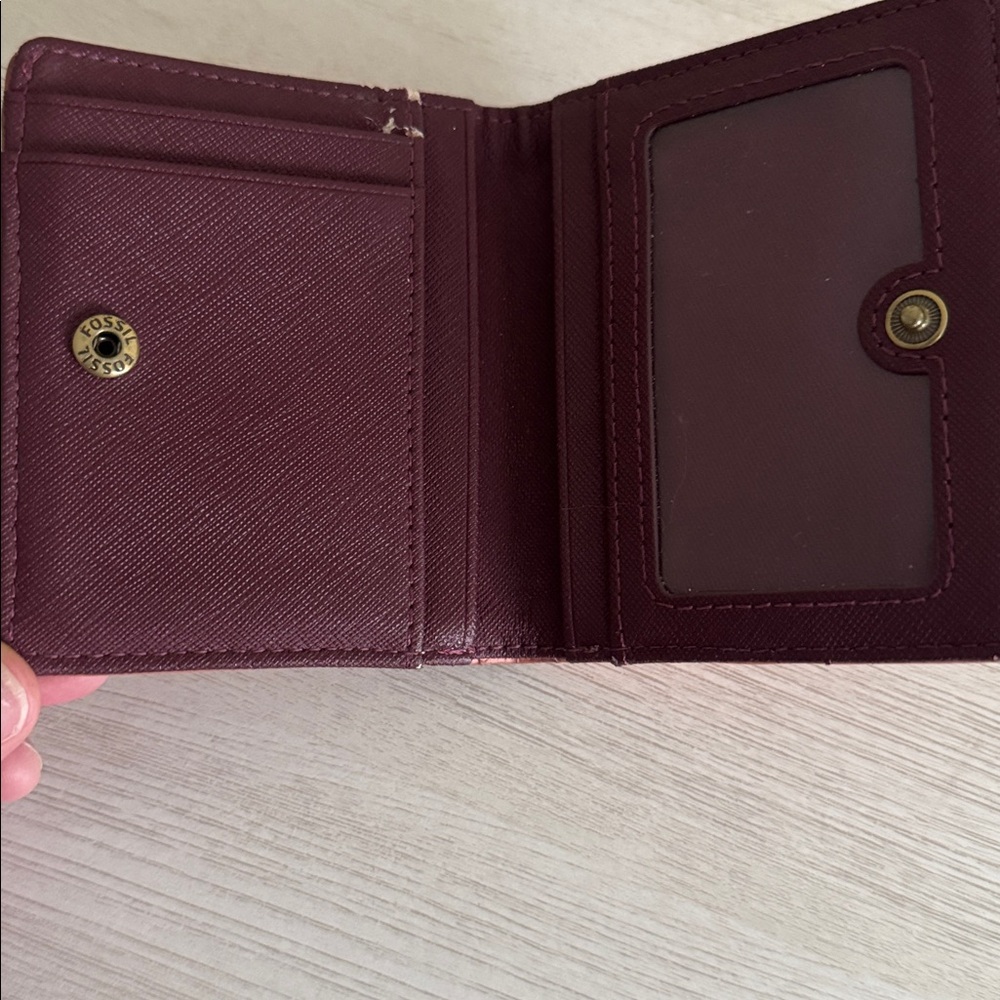 Fossil Coral Leather Bifold Wallet GUC - Picture 3 of 6